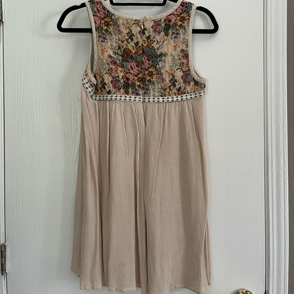 Floral patterned cream dress